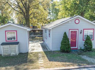 5784 E Golden Hills Dr, Monticello, IN 47960