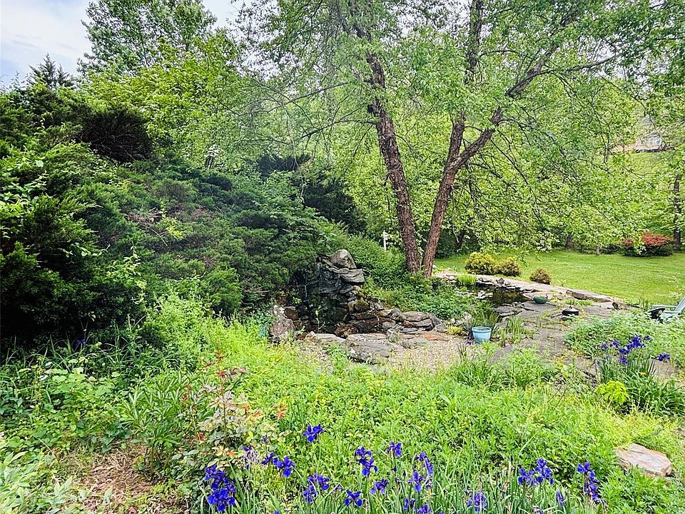 2nd image of 27 Sun Valley Ct