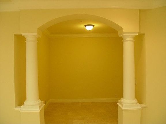 5th image of 302 NE 15th Ave