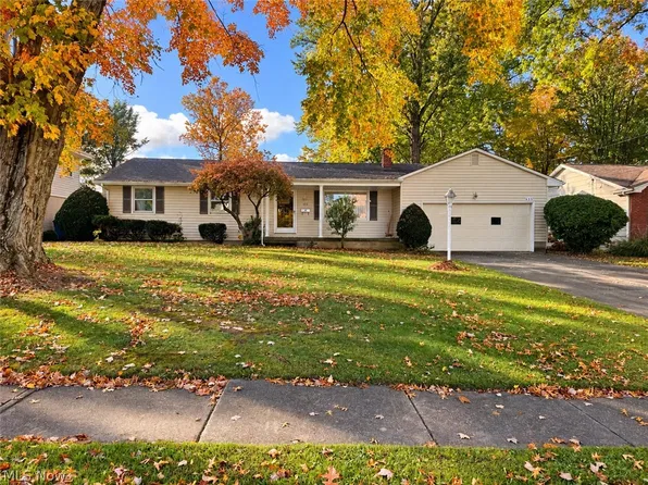 633 Forestridge Dr, Youngstown, OH 44512