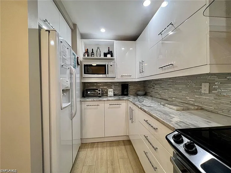 1120 Sarah Jean Cir #B-205 — Photo 15