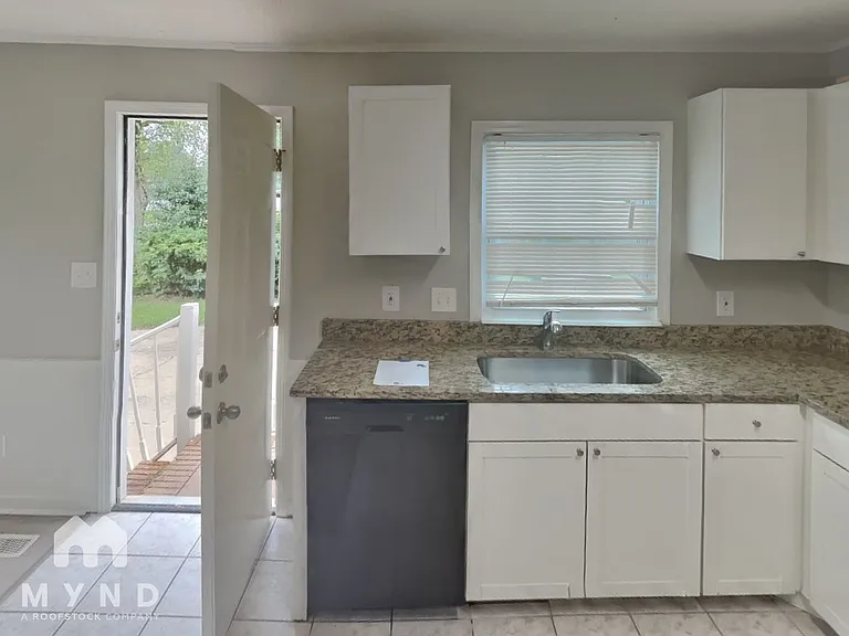 2515 Winterfield Dr — Photo 5