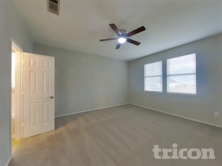 3413 Fashion St — Photo 8