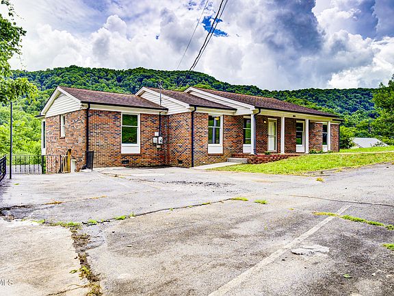 3rd image of 109 Benton Dr