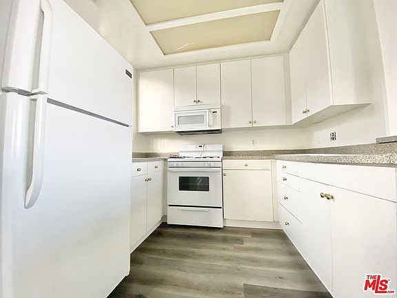 4th image of 1744 Butler Ave #303