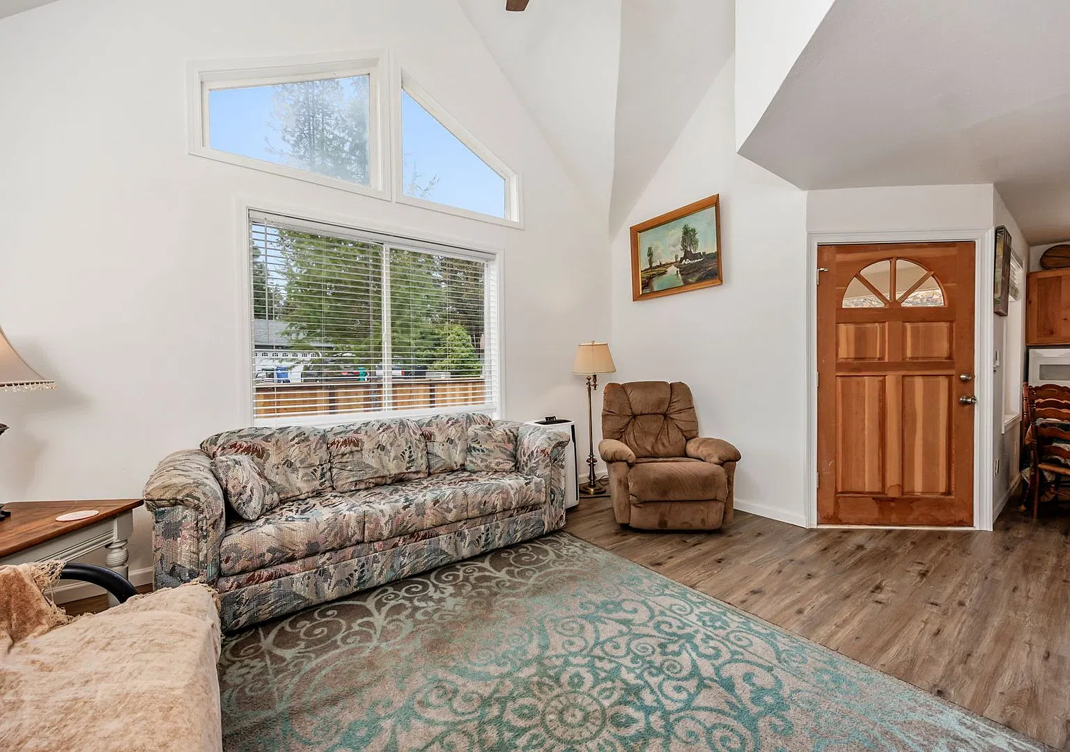 Charming 2 Bedroom, 1 Bath House For Rent — Photo 4