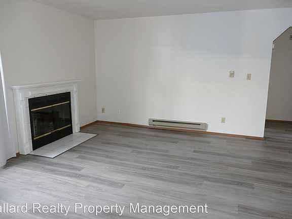 5th image of 12314 32nd Ave NE #204