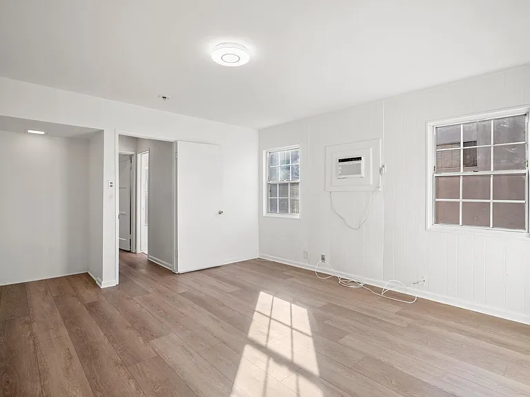 4920 Cahuenga Blvd — Photo 11