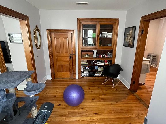 5th image of 2227 N Sawyer Ave #3F