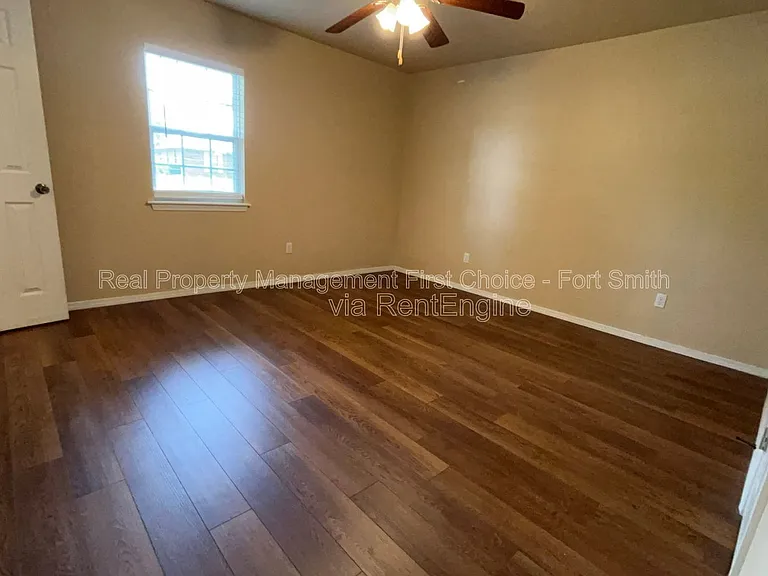 16 Charmont Dr — Photo 14