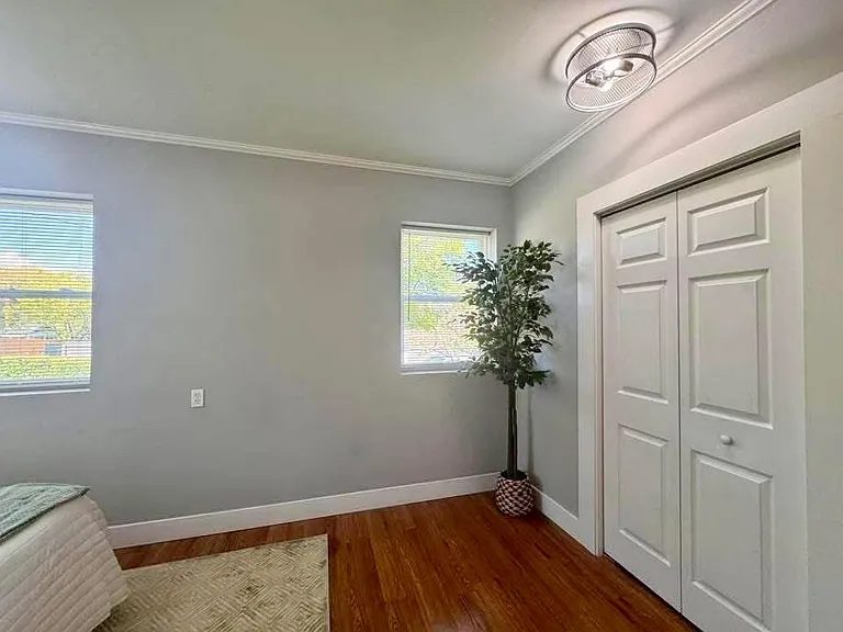 408 Broughton St — Photo 19