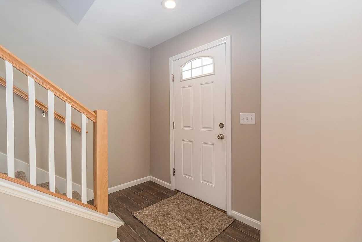 3 bed, 1600 sqft, $2,600 — Photo 2