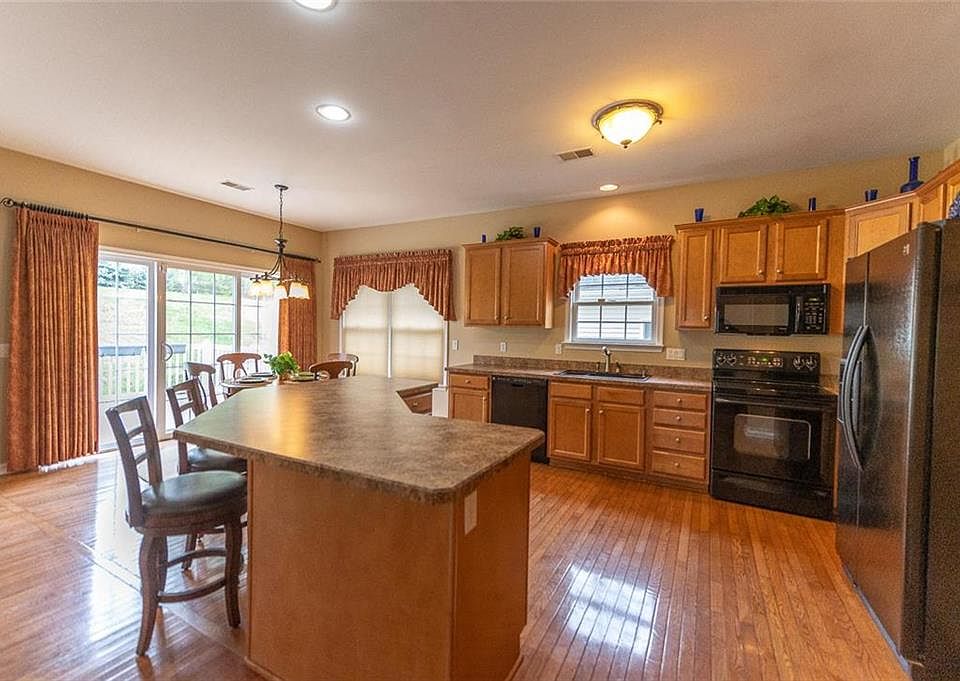 6 Glenmoor Cir, Easton, PA 18045 Zillow