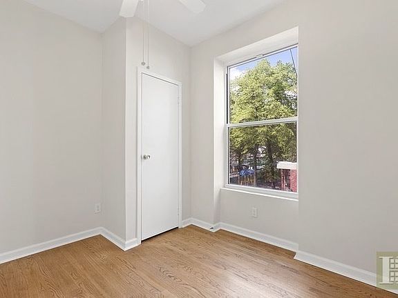 4th image of 215 W 116th St #2EE