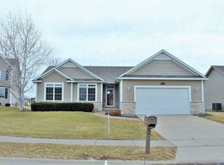 1641 Rhinelander Ct, Davenport, IA 52804