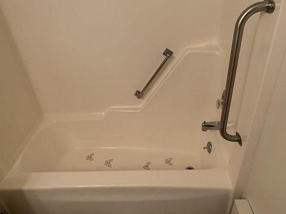 3rd image of 605 5th Ave APT 5