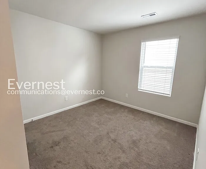 218 Lee St — Photo 16