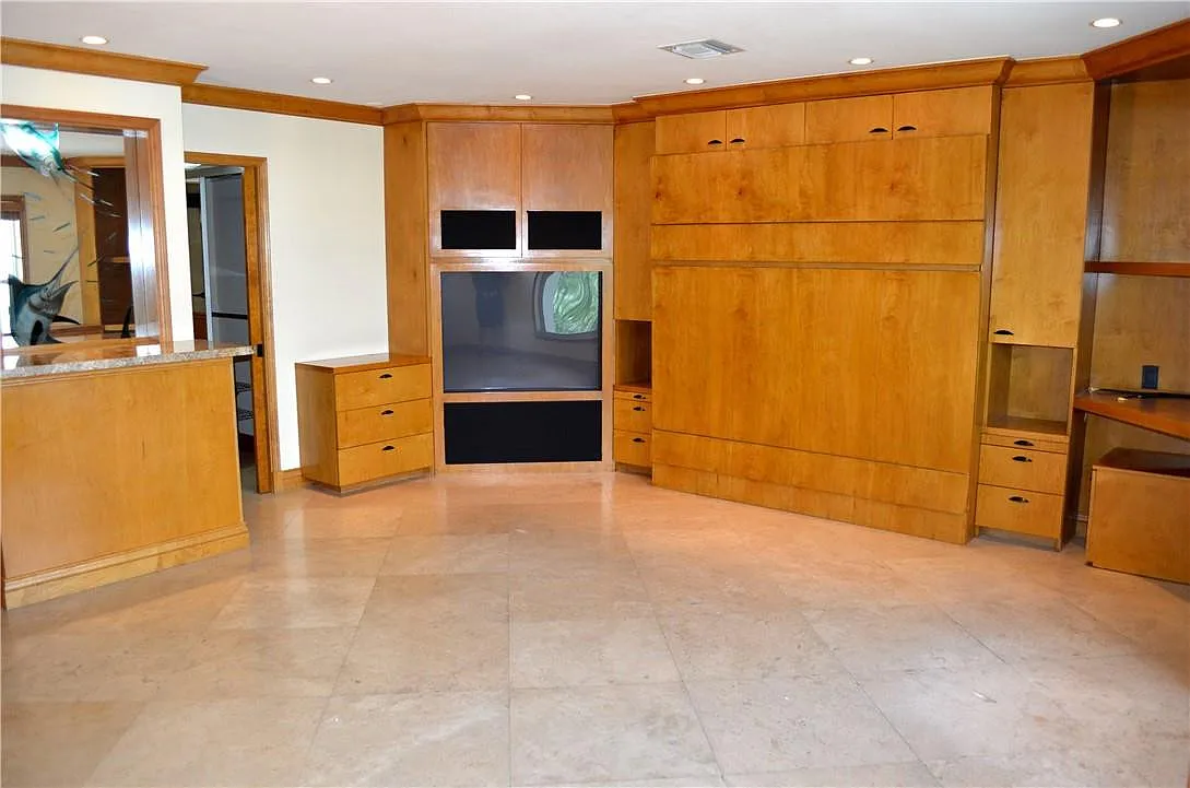 Studio, 1.0 bath, 595 sqft, $1,800 — Photo 1