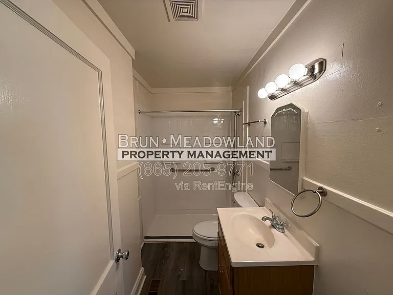 2620 Woodbine Ave — Photo 11