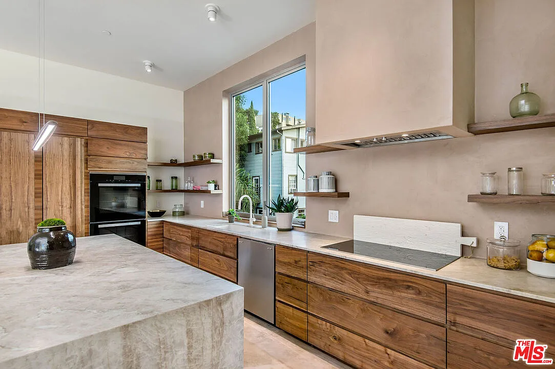4 bed, 4.0 bath, 3054 sqft, $15,500 — Photo 4