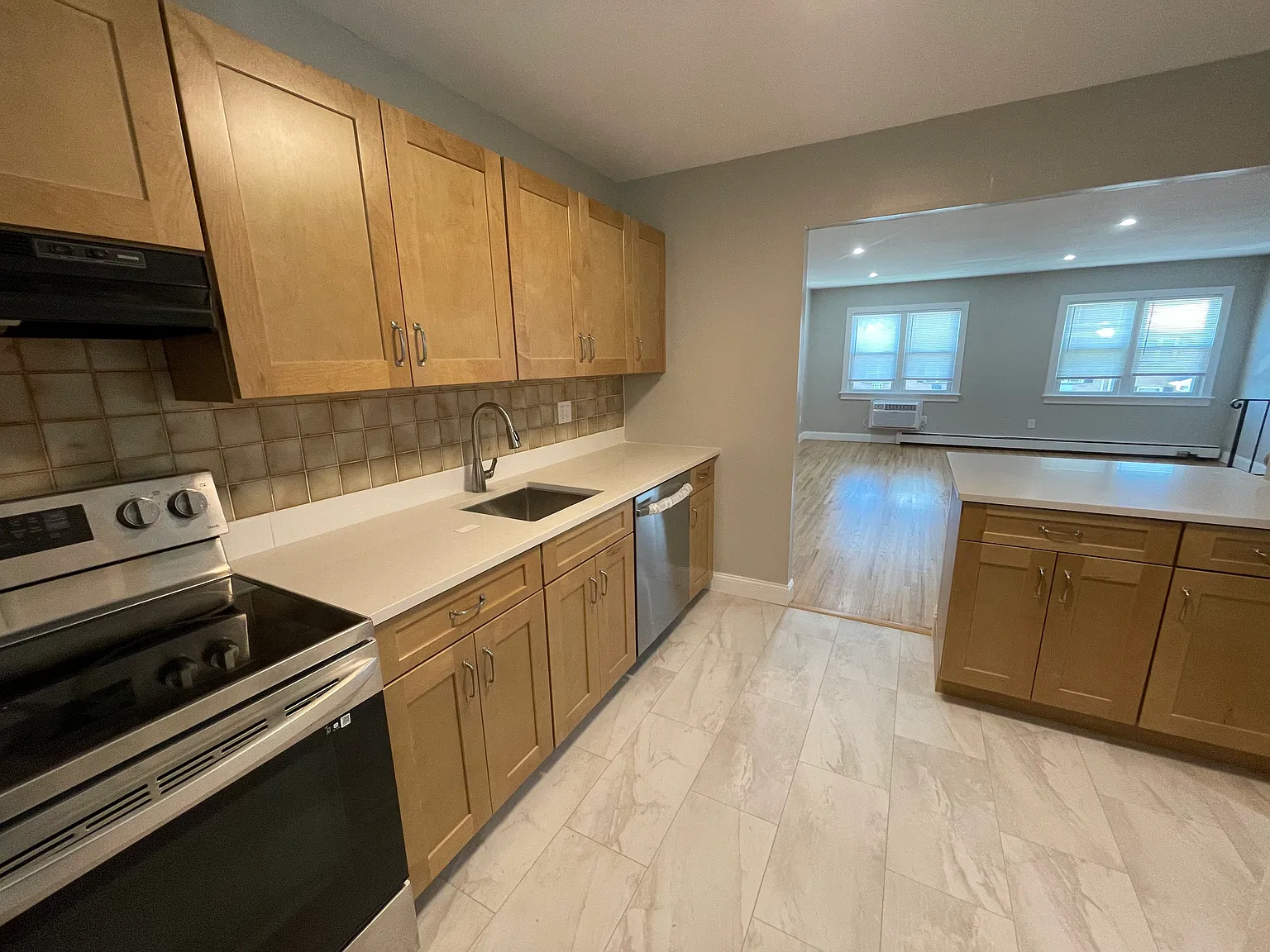 2 bed, 1.5 bath, 1250 sqft, $2,800 — Photo 4