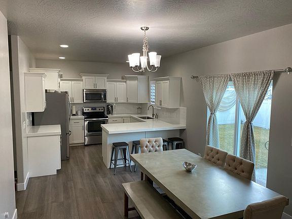 Kitchen - Main Floor