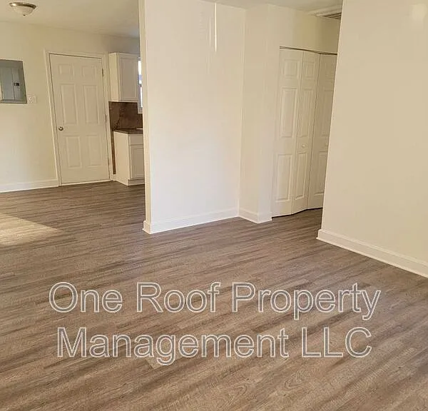 2633 S 49th St — Photo 3