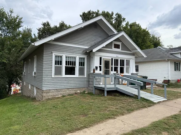 808 Adams St, Corning, IA 50841