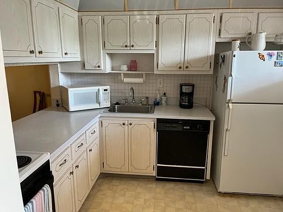 5th image of 2687 Garden Dr N APT 201