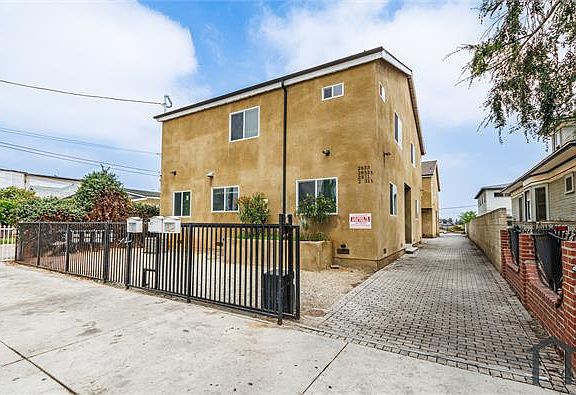 2nd image of 2833 6th St