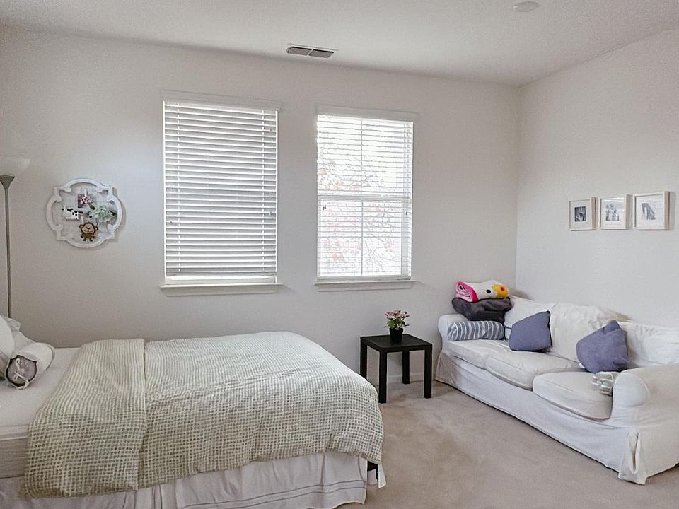 1st image of 625 W Sombra Way