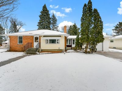 2972 Woodbridge St, Roseville, MN, 55113