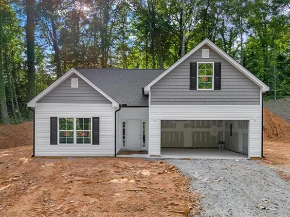 1038 Pine Lake Dr, Winston Salem, NC 27105
