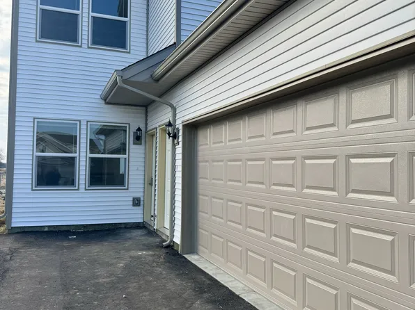10155 Clearwing Ln #3, Roscoe, IL 61073