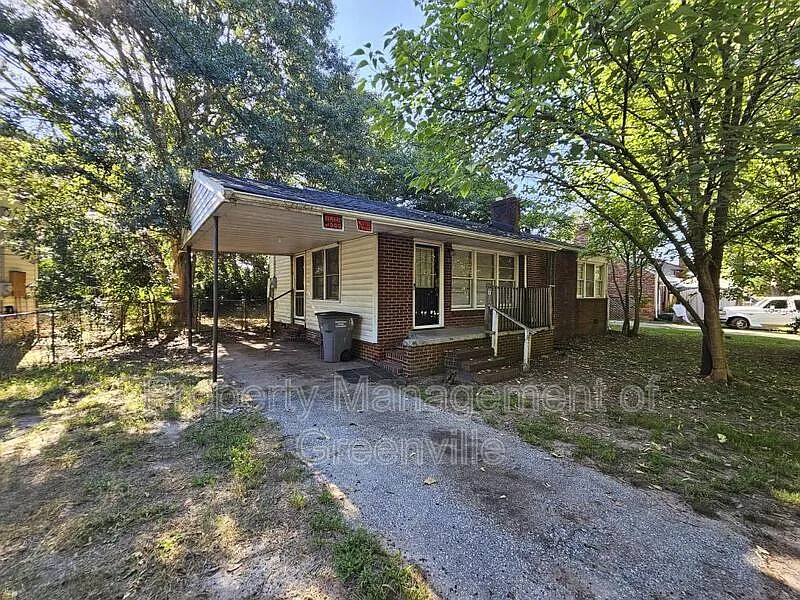 7 Mayflower Ave