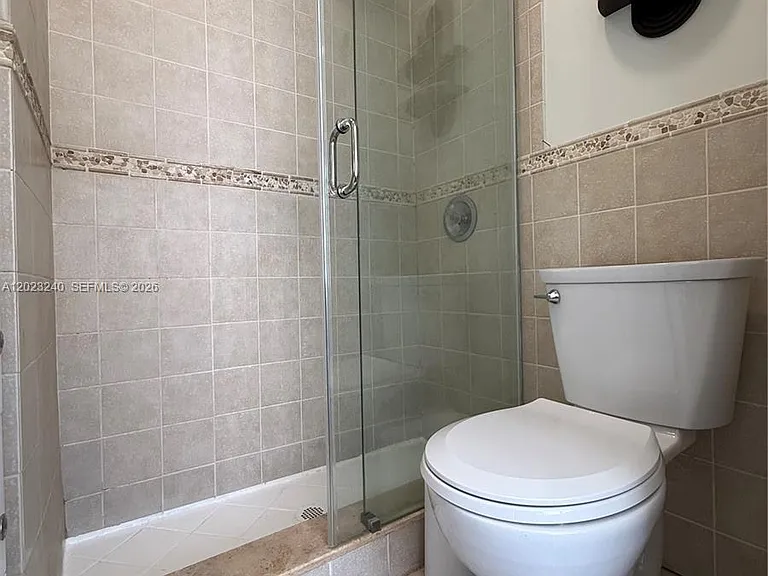 723 2nd St #8 — Photo 8