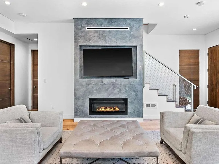 801 N Kilkea Dr — Photo 2