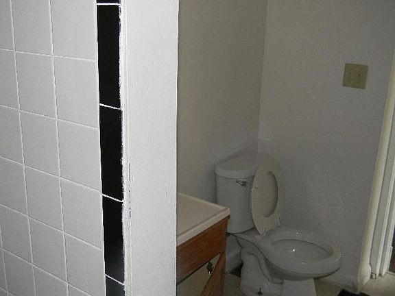 5th image of 818 Grand Ave