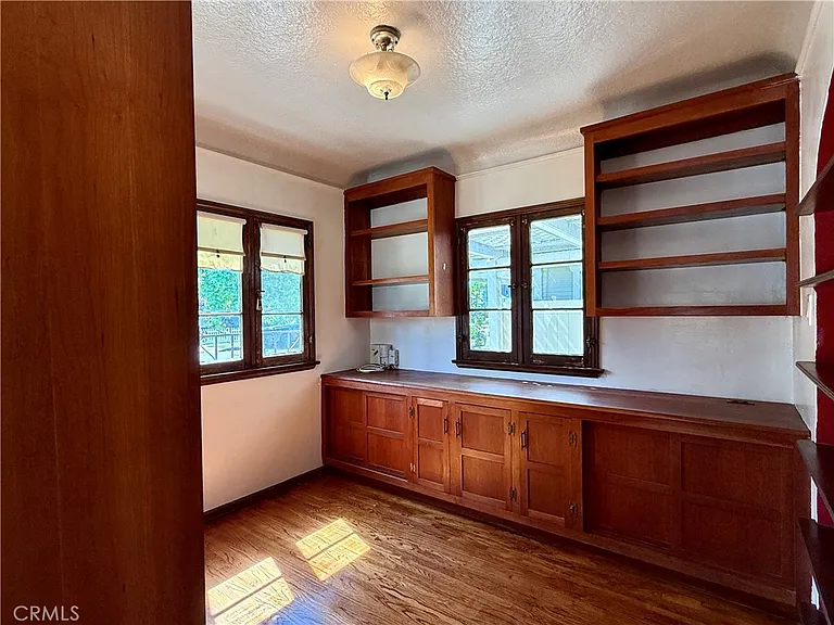 1117 Bennett Ave — Photo 7
