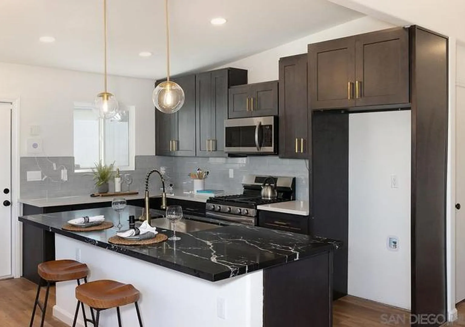 Nicely Renovated Three Bedroom House with Pool — Photo 3