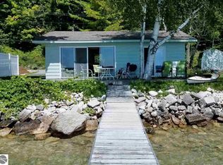 6465 Crystal Dr, Beulah, MI 49617