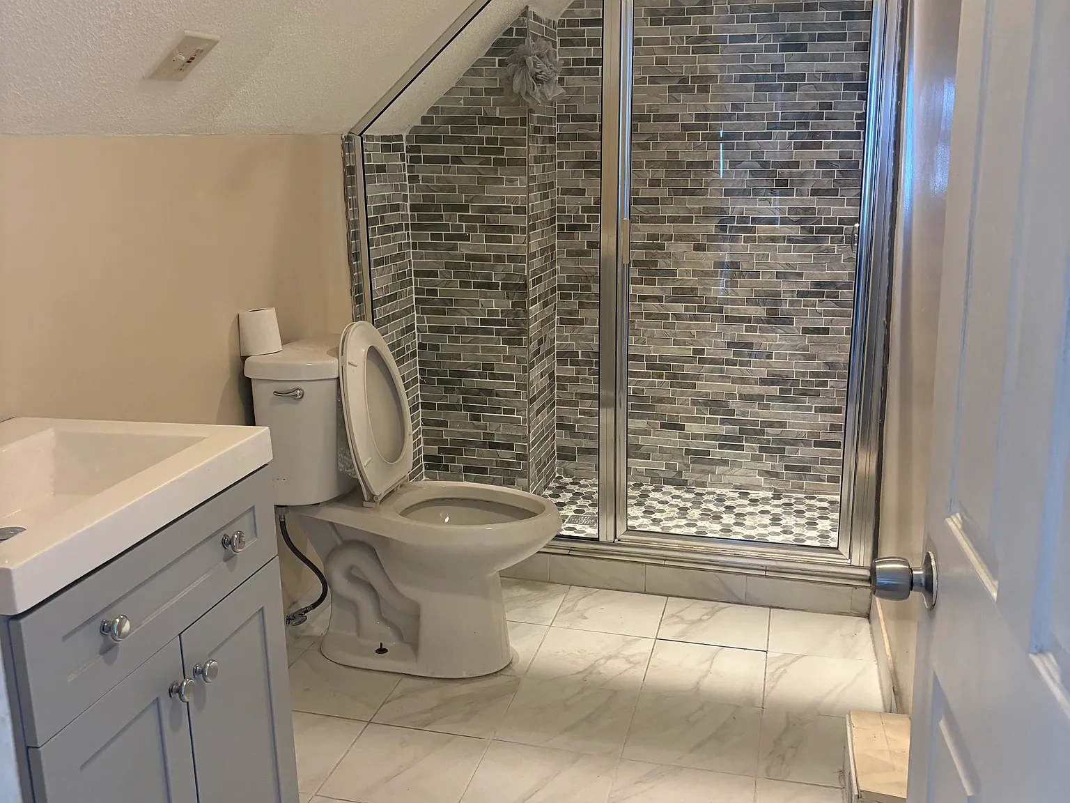 3 bed, 1500 sqft, $2,500 — Photo 3