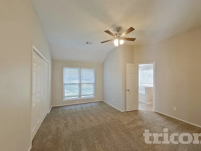 805 Clover Hill Ln — Photo 14