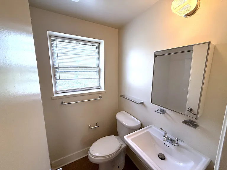 1528 Bluemont Ave SW #120 — Photo 9