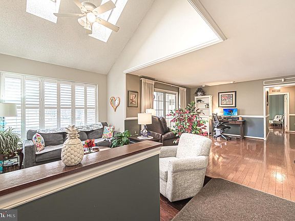 3rd image of 3607 Saxony Dr