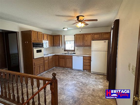 4th image of 2011 Crestway Dr