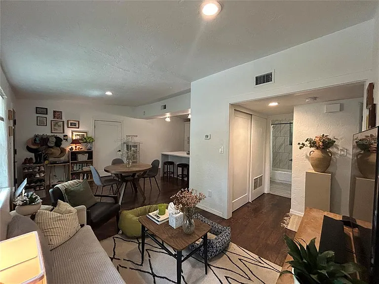 816 NE 9th Ave — Photo 8