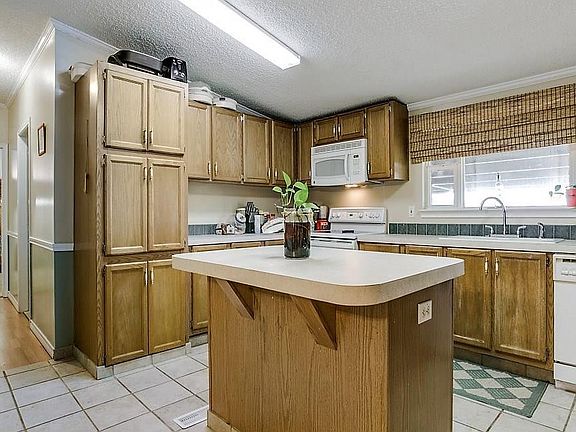 2nd image of 7736 County Road 1203