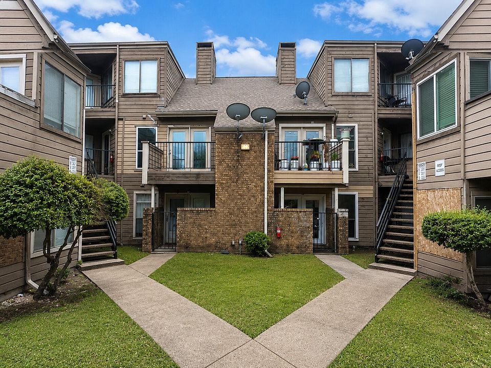 1st image of 9809 Walnut St #208
