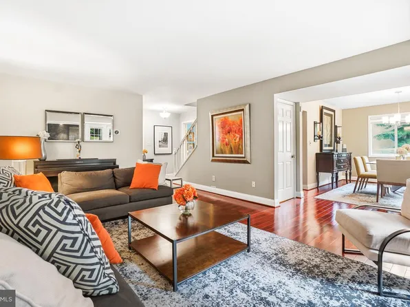 20600 Highland Hall Dr, Montgomery Village, MD 20886